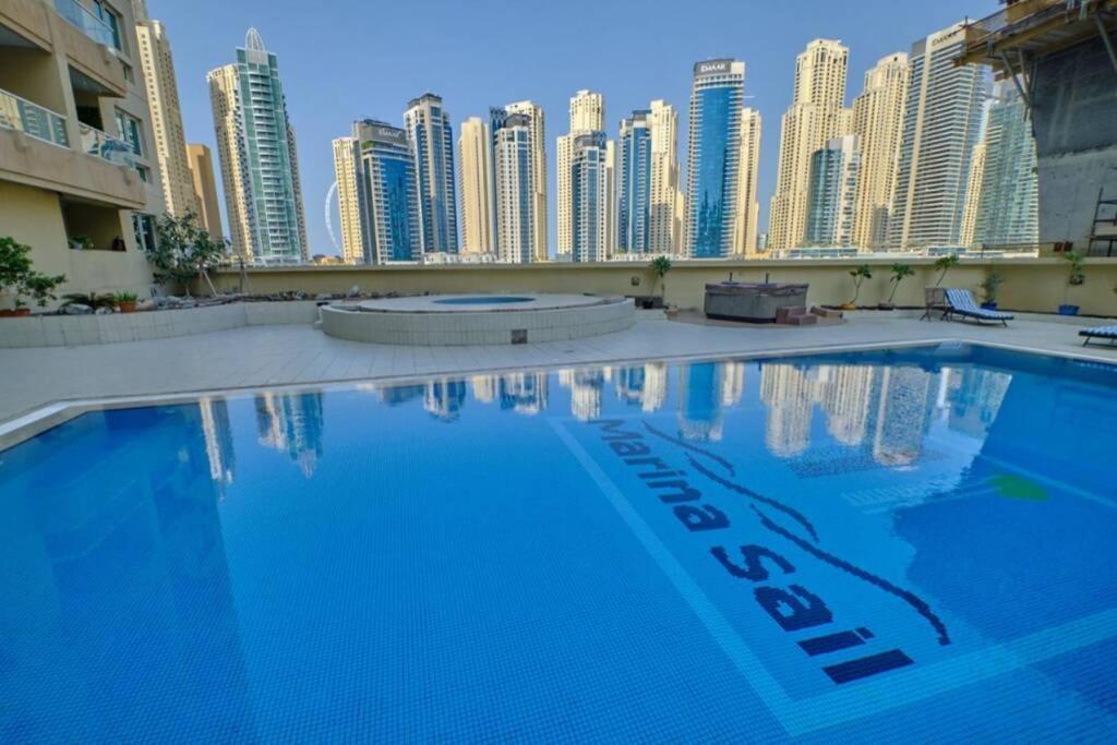 Lovely 1-Bedroom Apartment In The Heart Of Dubai Marina Exteriör bild