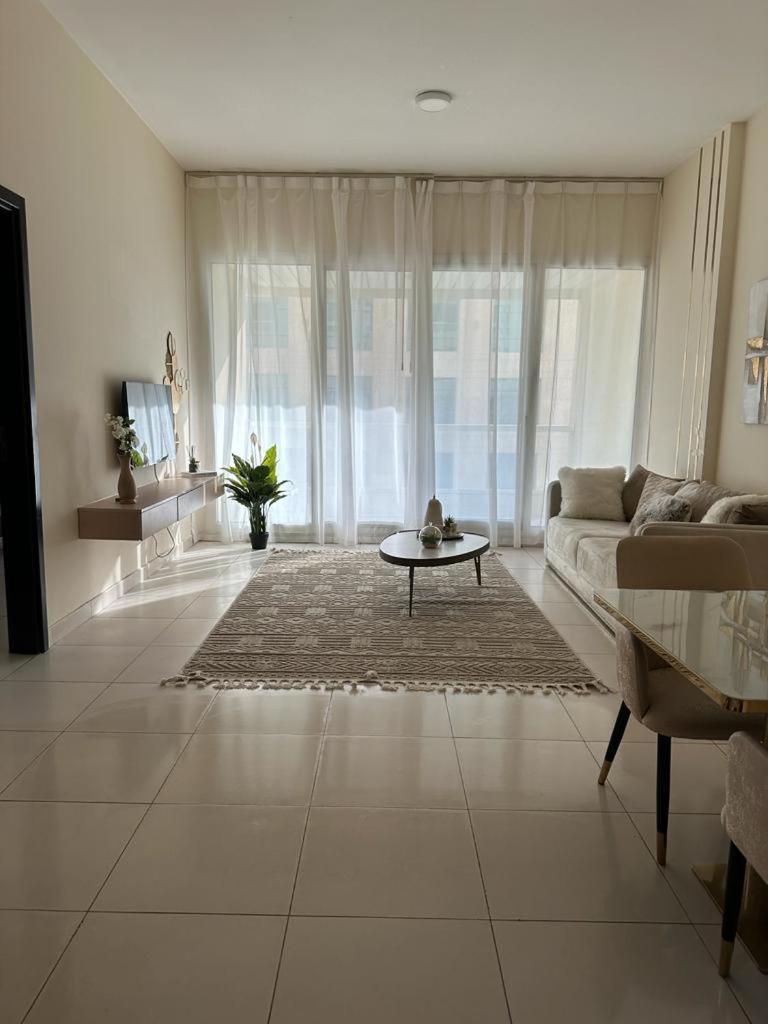 Lovely 1-Bedroom Apartment In The Heart Of Dubai Marina Exteriör bild