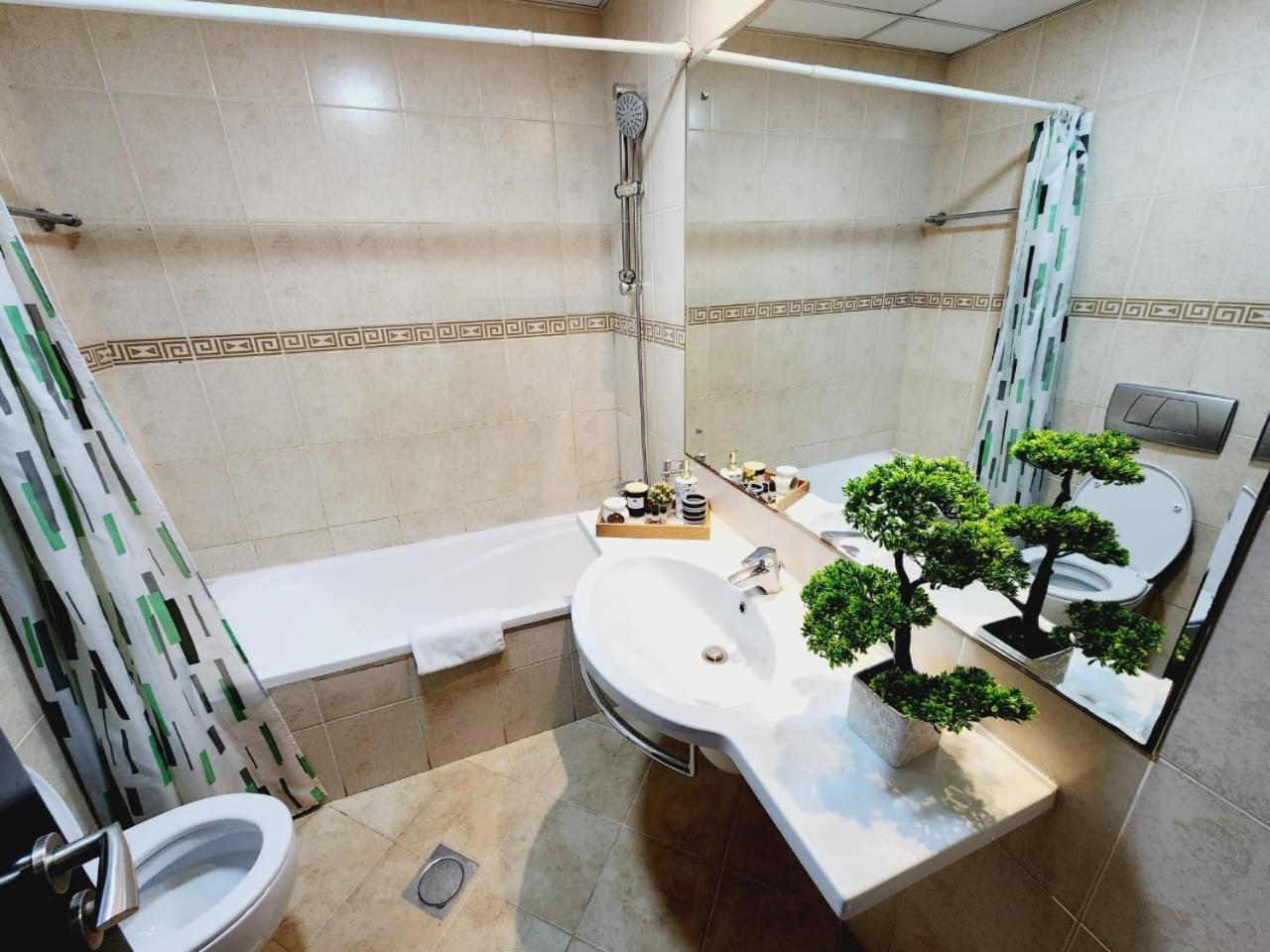 Lovely 1-Bedroom Apartment In The Heart Of Dubai Marina Exteriör bild